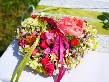 esküvői gyürű párna virág dekoráció ESKÜVŐI DEKORÁCIÓ